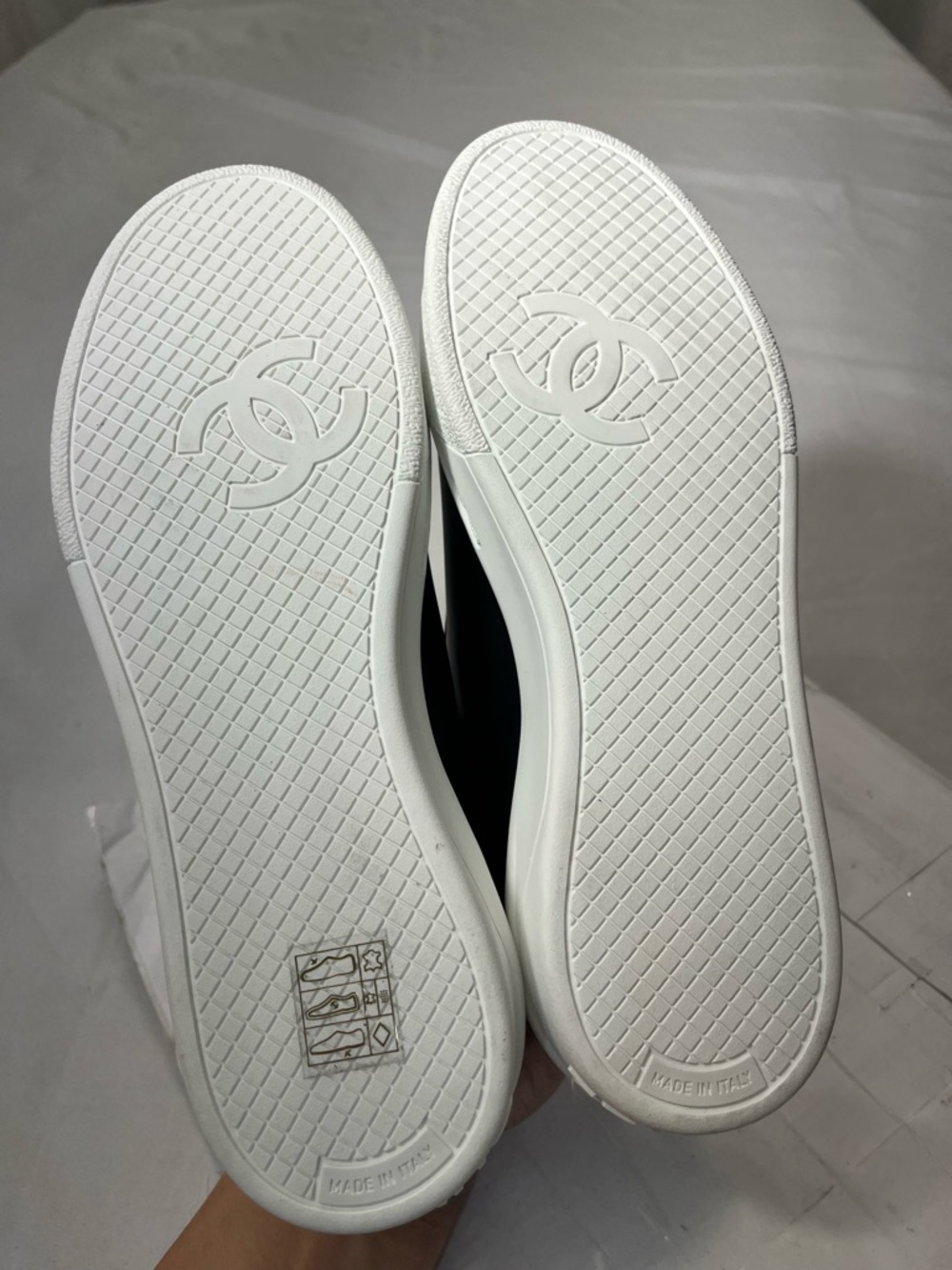 CHANEL Black and White women's Leather Sneakers - Picture 10 of 10